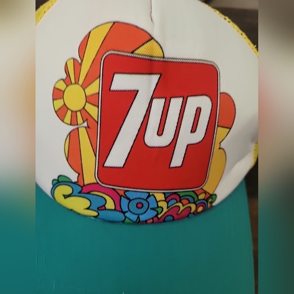7Up Trucker Hat Adult White Green Snapback Soda Pop Baseball Cap - Picture 2 of 8
